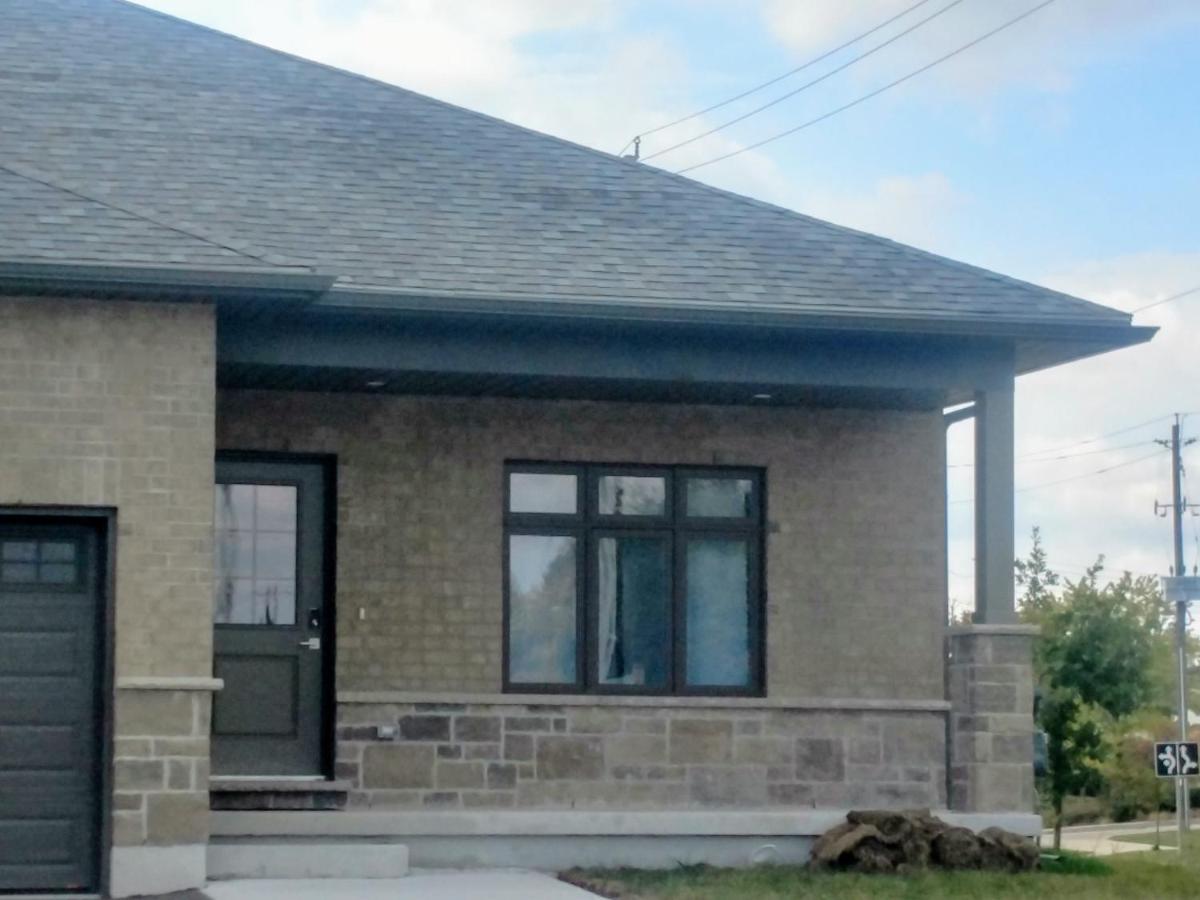 Boardwalk Homes - Executive Townhomes Kitchener Esterno foto